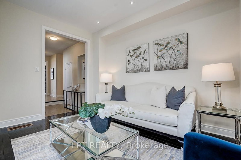 116 Dunlop St, Richmond Hill, L4C 0X1 | Image 2