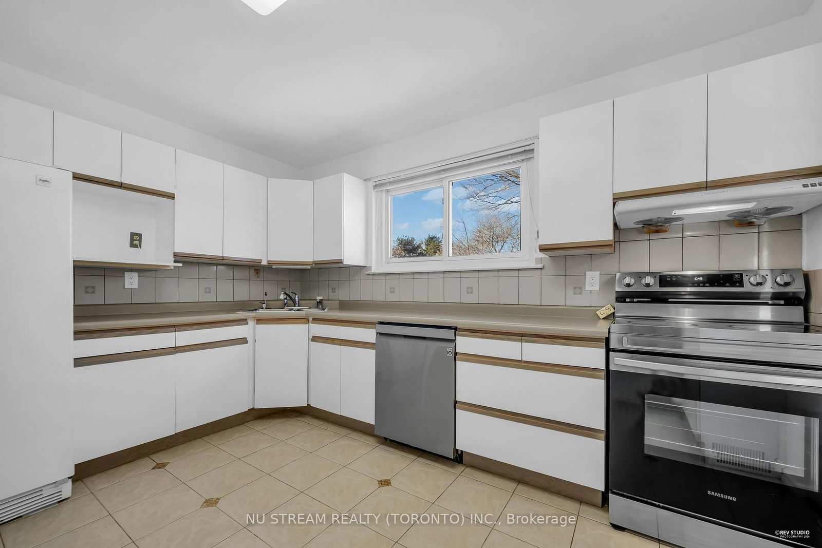 Detached House for sale at 18 Emily Carr Street, Markham, Ontario, L3R 2K4 - Unionville - MLS: N12932882