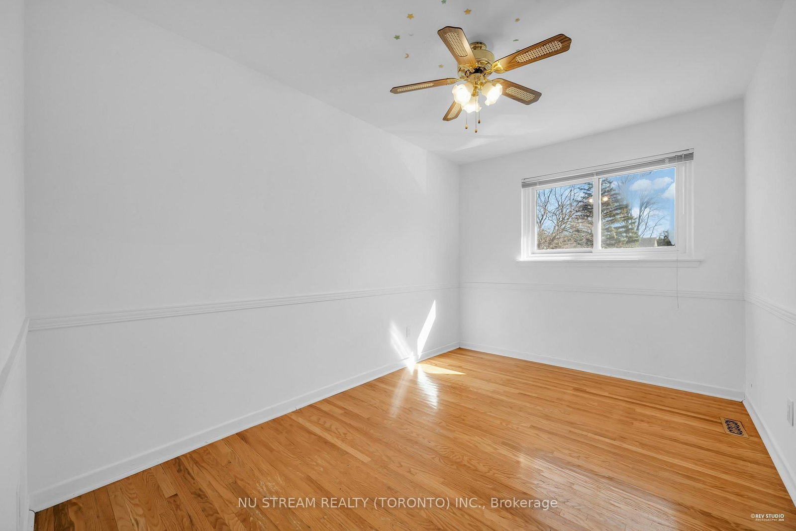 Detached House for sale at 18 Emily Carr Street, Markham, Ontario, L3R 2K4 - Unionville - MLS: N12932882