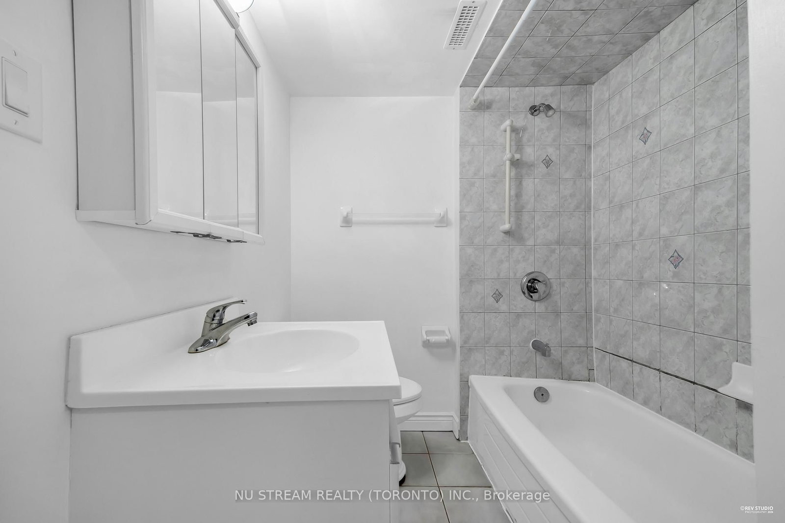 Detached House for sale at 18 Emily Carr Street, Markham, Ontario, L3R 2K4 - Unionville - MLS: N12932882