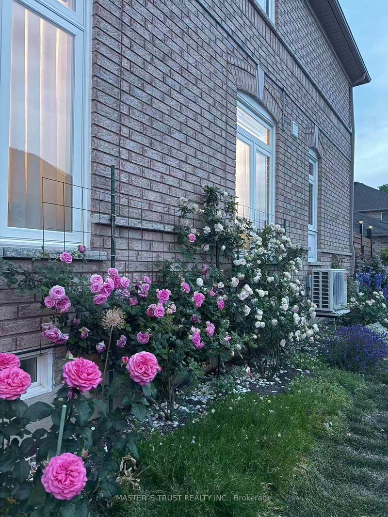 55 Russell Hill Rd, Markham, L6C 2M5 | Image 2