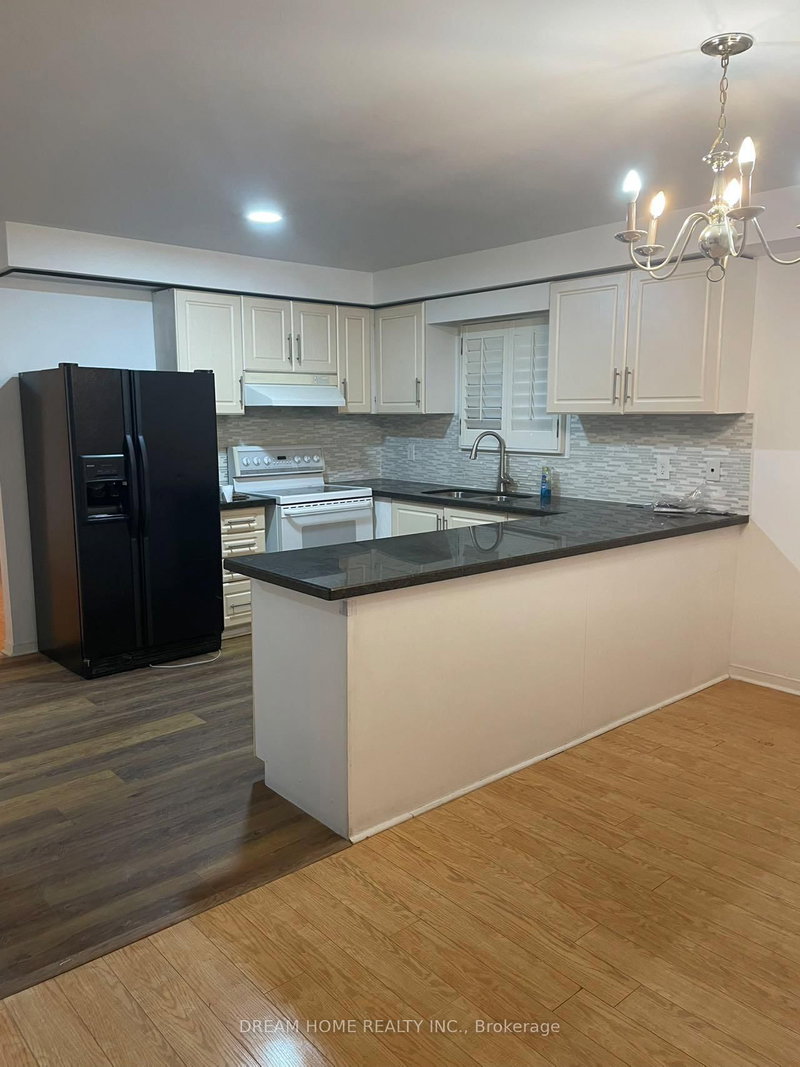 32 Tamara Dr, Richmond Hill, L4S 1E4 | Image 2