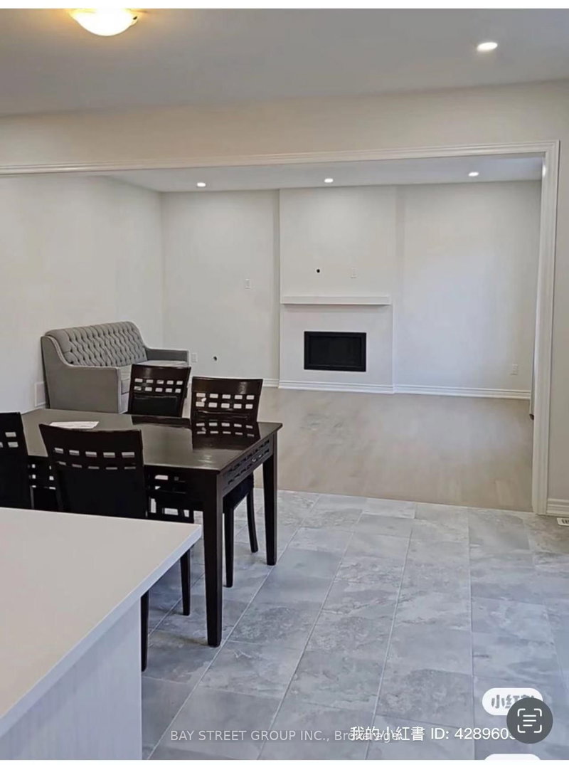 room 2 - 49 Bud leggett Cres Cres, Georgina, L4P 0B5 | Image 2