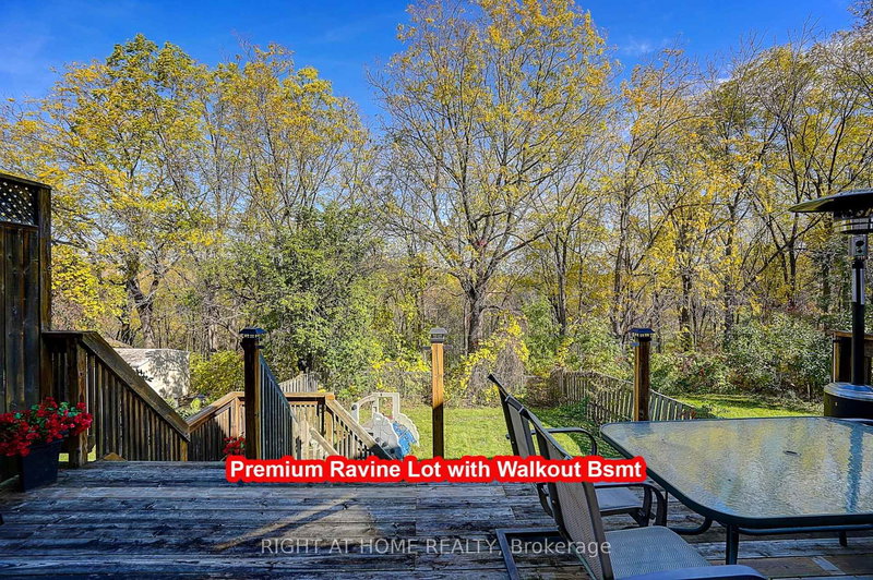 32 Macauley Dr, Markham, L3T 5S5 | Image 2