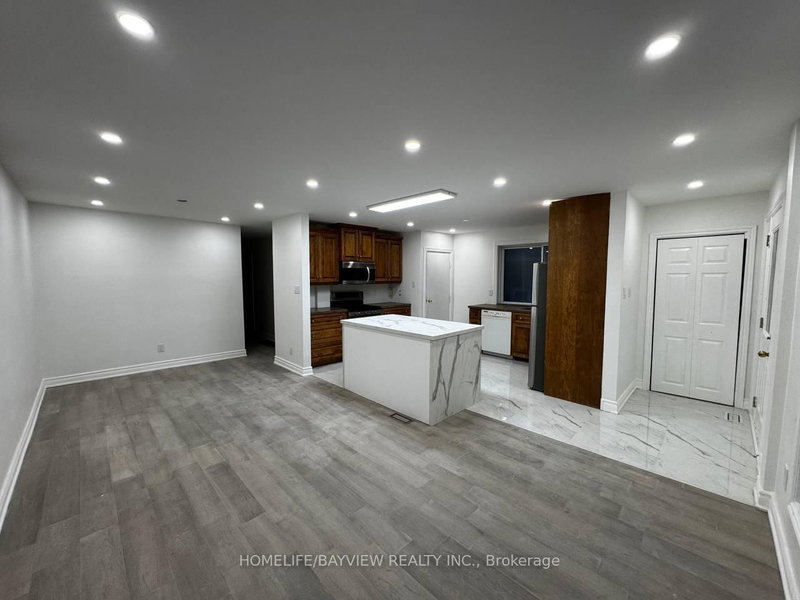 255 Penn Ave, Newmarket, L3Y 2S4 | Image 2