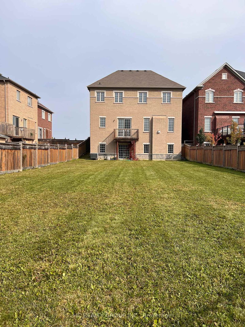 8 Crane St, Aurora, L4G 1C9 | Image 2