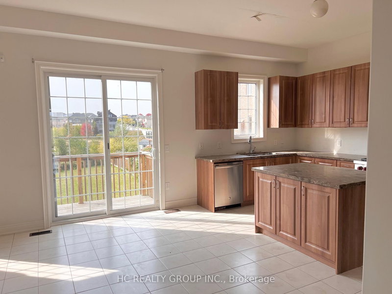 8 Crane St, Aurora, L4G 1C9 | Image 3