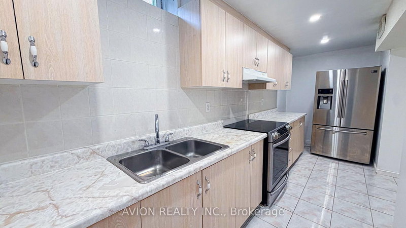 Lower - 2 Bute Crt, Vaughan, L6A 1P3 | Image 3