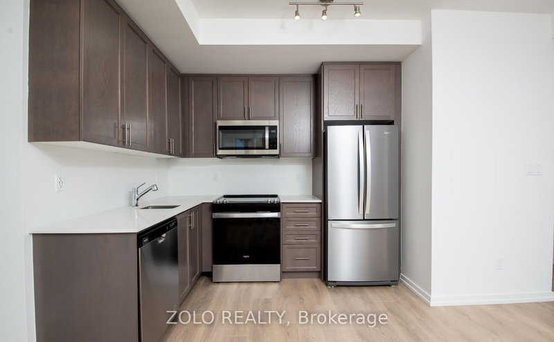 2 - 17 Lytham Green Circle Circ, Newmarket, L3Y 0H4 | Image 3