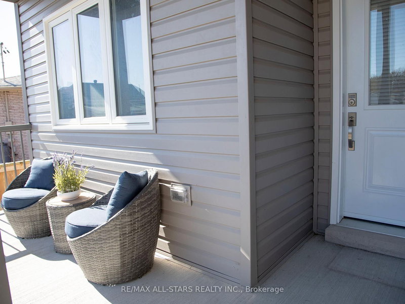 8 Georgina St, Georgina, L0E 1R0 | Image 3