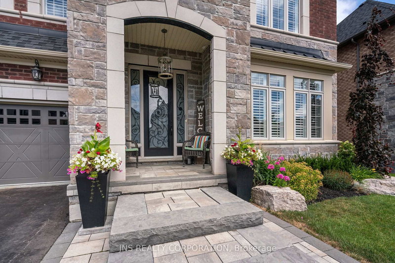 247 Reg Harrison Tr, Newmarket, L3X 0M4 | Image 3