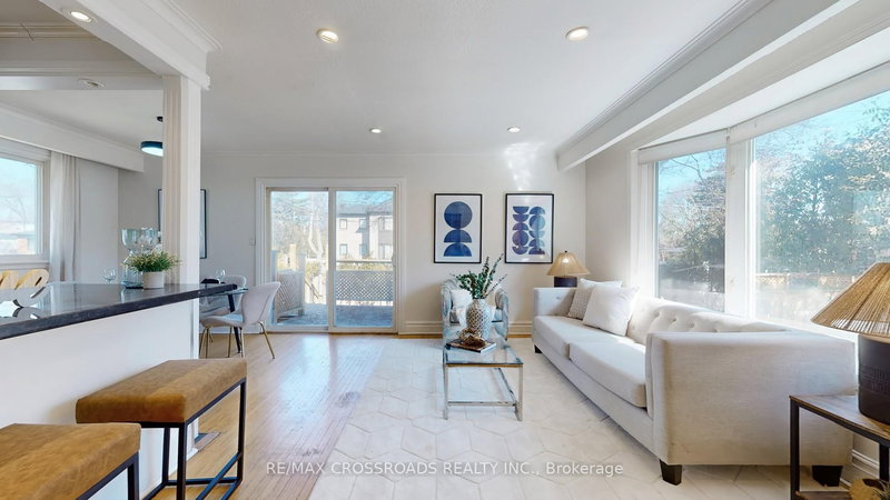 234 Sussex Ave, Richmond Hill, L4C 2G4 | Image 3