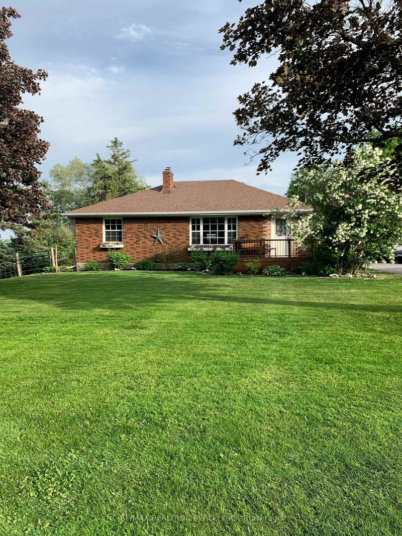 4881 Mount Albert Rd, East Gwillimbury, L0G 1M0 | Image 3