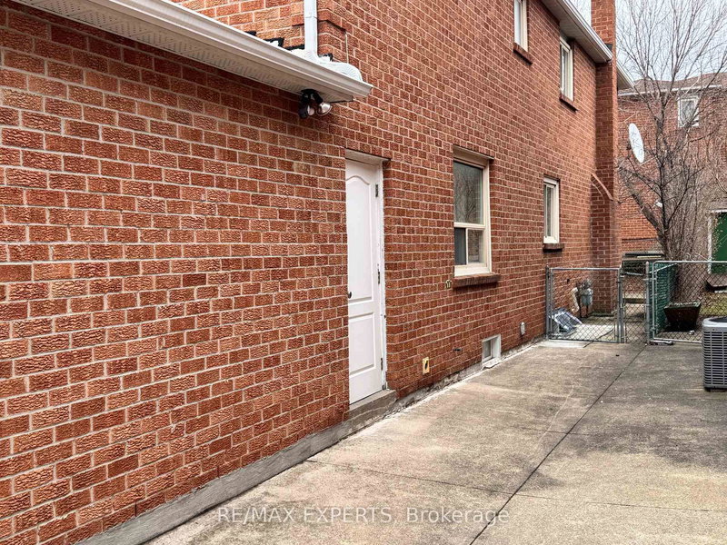 93 Tall Grass Tr, Vaughan, L4L 3J3 | Image 3