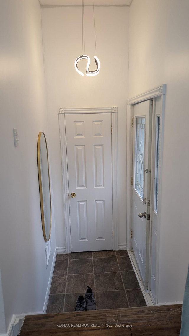 MainFlr - 358 Browndale Crescent