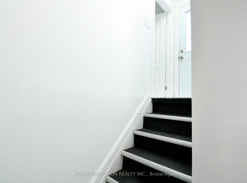 Basement - 122 Longford Dr, Newmarket, L3Y 2Y5 | Image 3