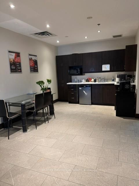 204 - 9555 Yonge St, Richmond Hill, L4C 9M5 | Image 2