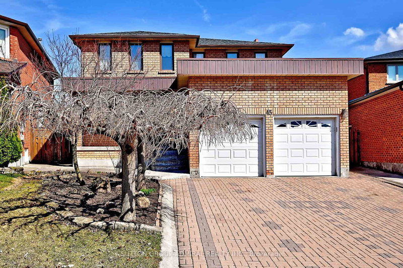 45 Royal Garden Blvd, Vaughan, L4L 7C4 | Image 2