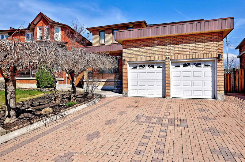 45 Royal Garden Blvd, Vaughan, L4L 7C4 | Image 3