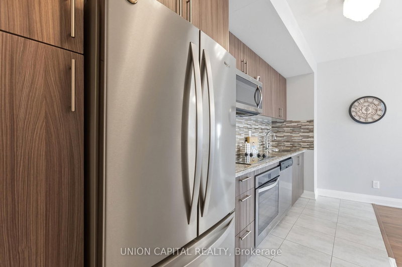 412 - 112 Woodbridge Ave, Vaughan, L4L 2S7 | Image 3