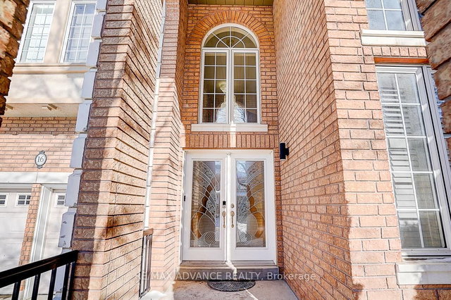 16 St Etienne Drive