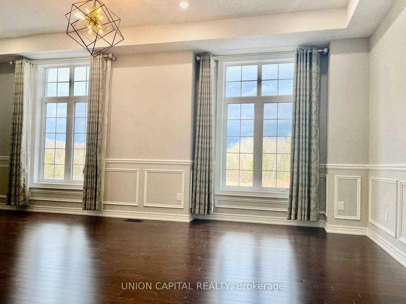 707 Clifford Perry Pl, Newmarket, L3X 0J4 | Image 2