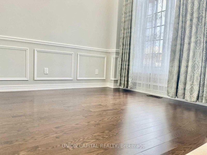 707 Clifford Perry Pl, Newmarket, L3X 0J4 | Image 3