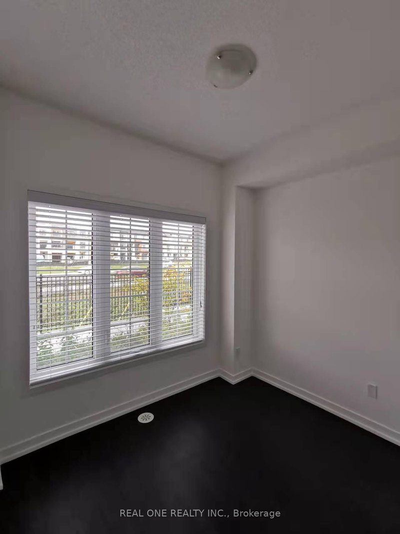 209 Harding Park St, Newmarket, L3Y 0E1 | Image 3