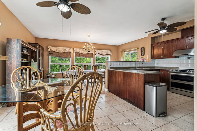 1906 Webster Boulevard W