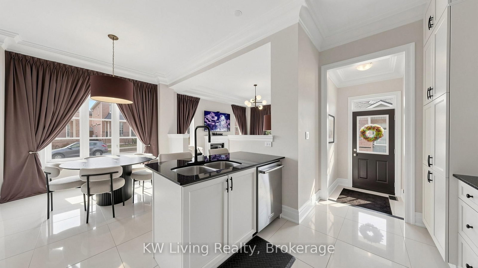 Detached House for sale at 1 Meadowsweet Lane, Richmond Hill, Ontario, L4E 1B8 - Oak Ridges Lake Wilcox - MLS: N12938552