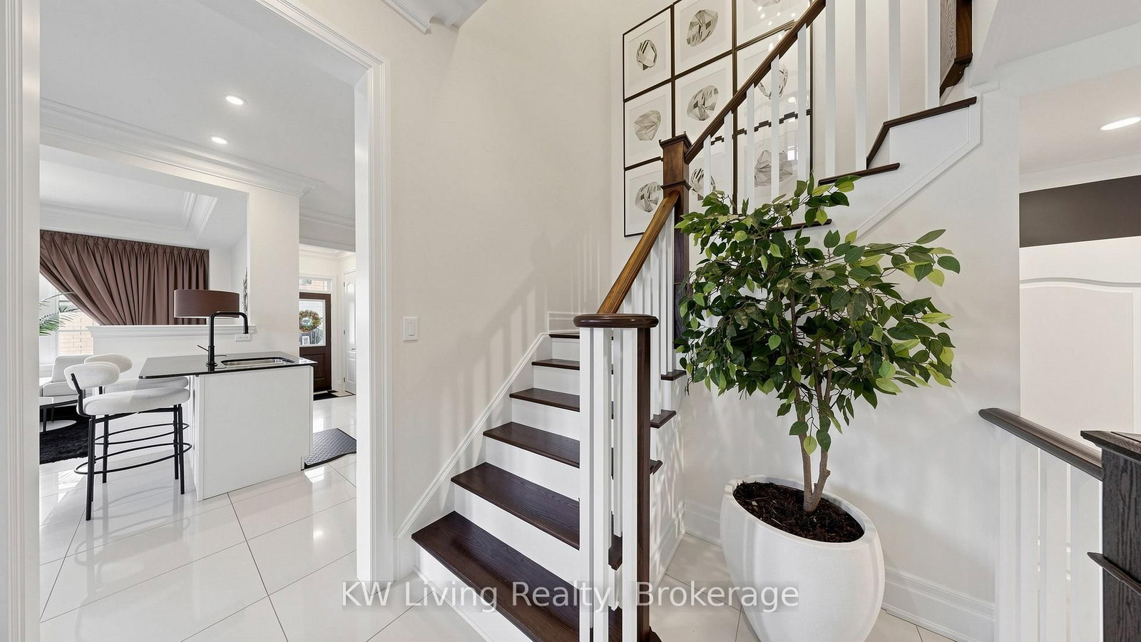 Detached House for sale at 1 Meadowsweet Lane, Richmond Hill, Ontario, L4E 1B8 - Oak Ridges Lake Wilcox - MLS: N12938552