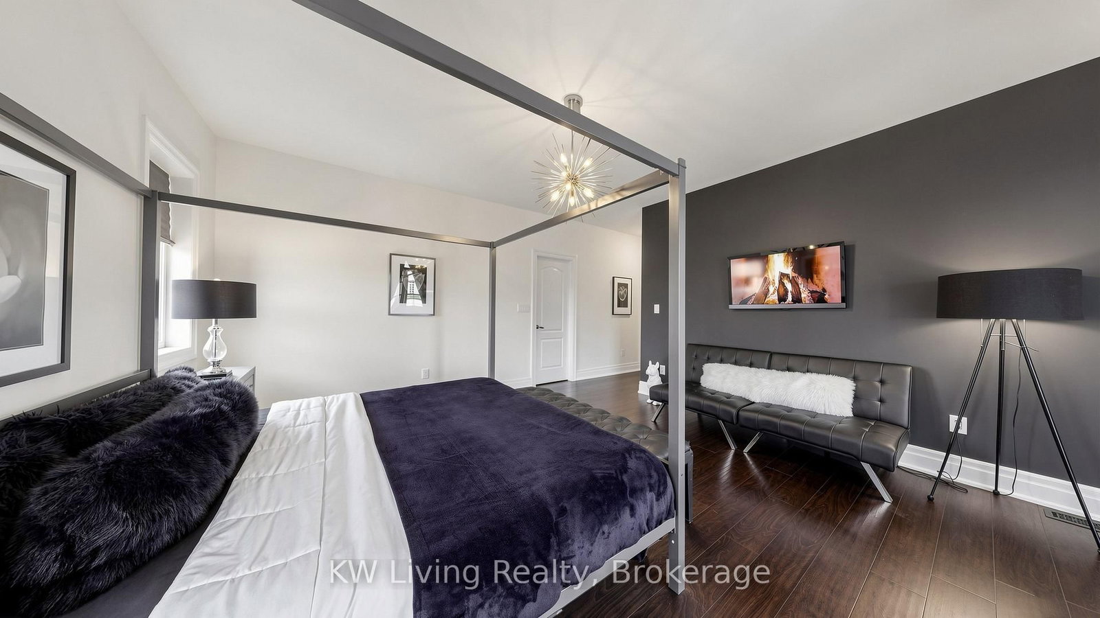 Detached House for sale at 1 Meadowsweet Lane, Richmond Hill, Ontario, L4E 1B8 - Oak Ridges Lake Wilcox - MLS: N12938552