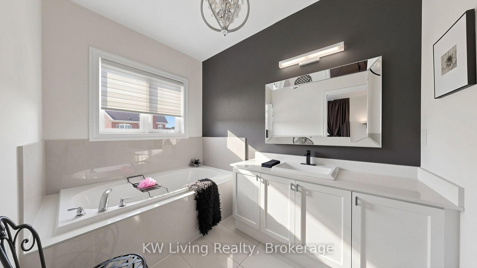 Detached House for sale at 1 Meadowsweet Lane, Richmond Hill, Ontario, L4E 1B8 - Oak Ridges Lake Wilcox - MLS: N12938552