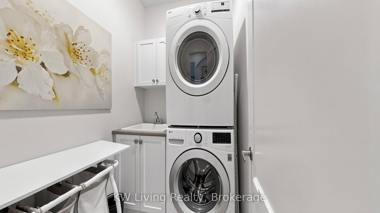 Detached House for sale at 1 Meadowsweet Lane, Richmond Hill, Ontario, L4E 1B8 - Oak Ridges Lake Wilcox - MLS: N12938552