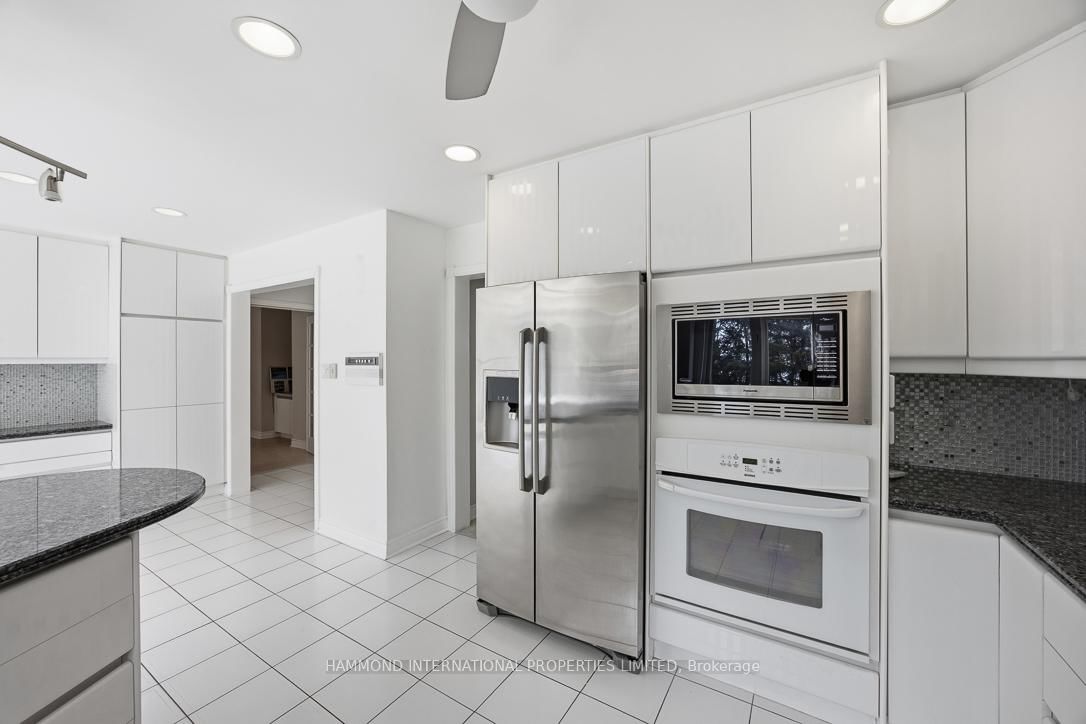 Detached House for sale at 31 Vesta Drive, Richmond Hill, Ontario, L4B 2M2 - Bayview Hill - MLS: N12938752