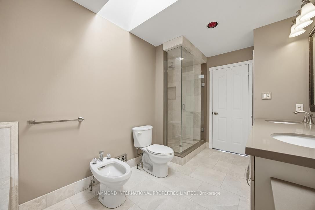 Detached House for sale at 31 Vesta Drive, Richmond Hill, Ontario, L4B 2M2 - Bayview Hill - MLS: N12938752