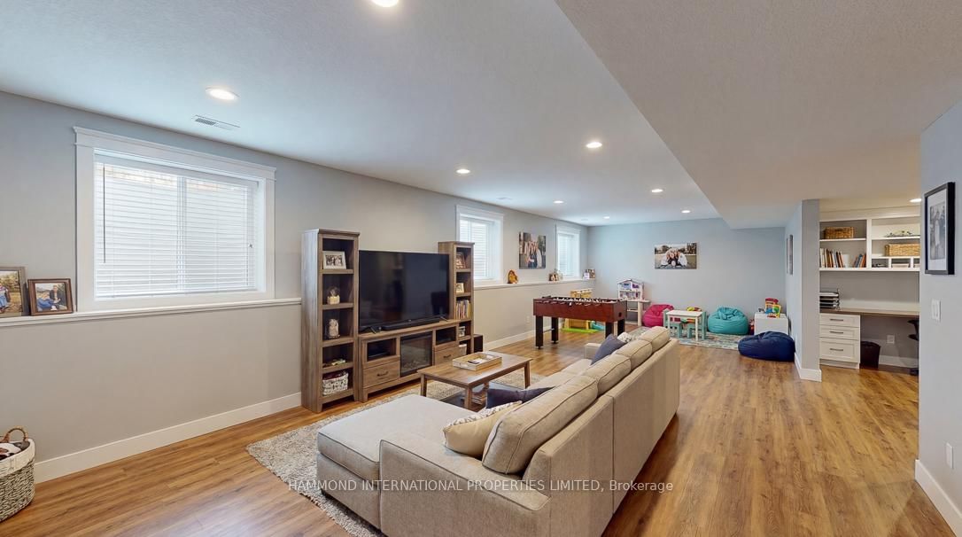 Detached House for sale at 31 Vesta Drive, Richmond Hill, Ontario, L4B 2M2 - Bayview Hill - MLS: N12938752