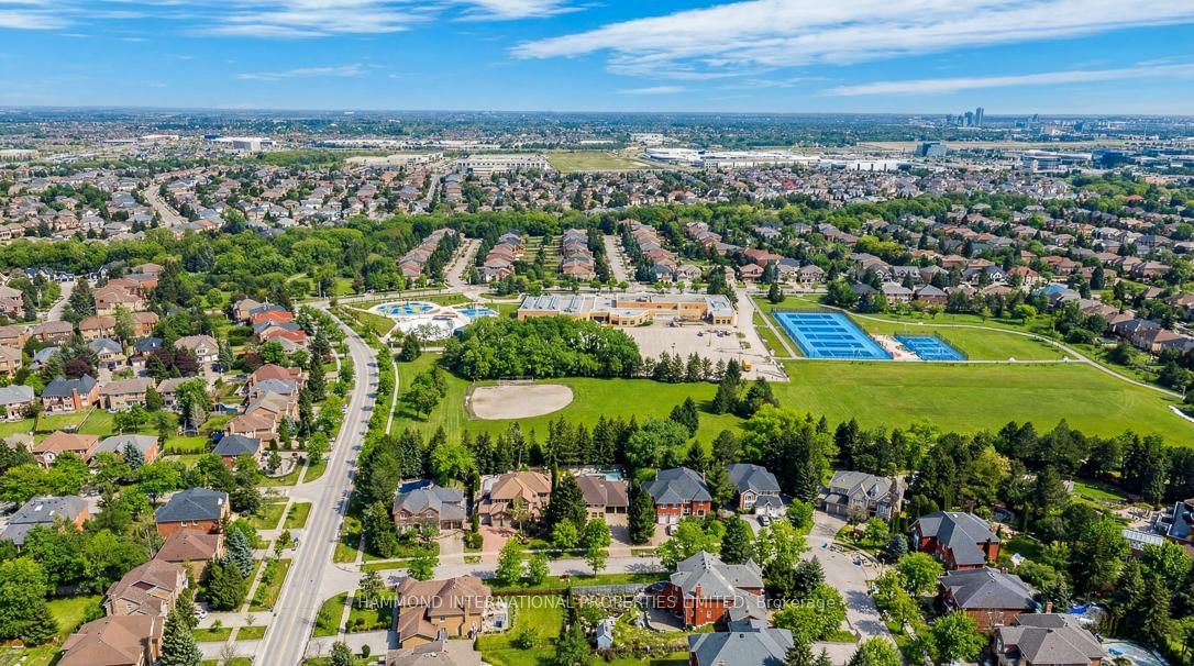 Detached House for sale at 31 Vesta Drive, Richmond Hill, Ontario, L4B 2M2 - Bayview Hill - MLS: N12938752