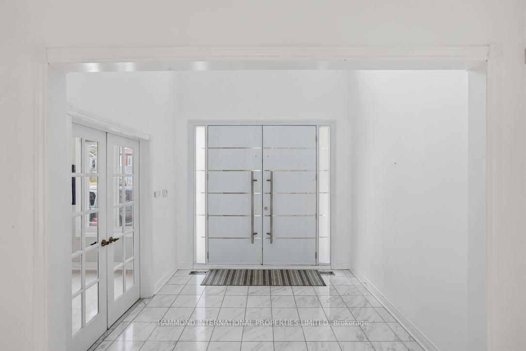 Detached House for sale at 31 Vesta Drive, Richmond Hill, Ontario, L4B 2M2 - Bayview Hill - MLS: N12938752