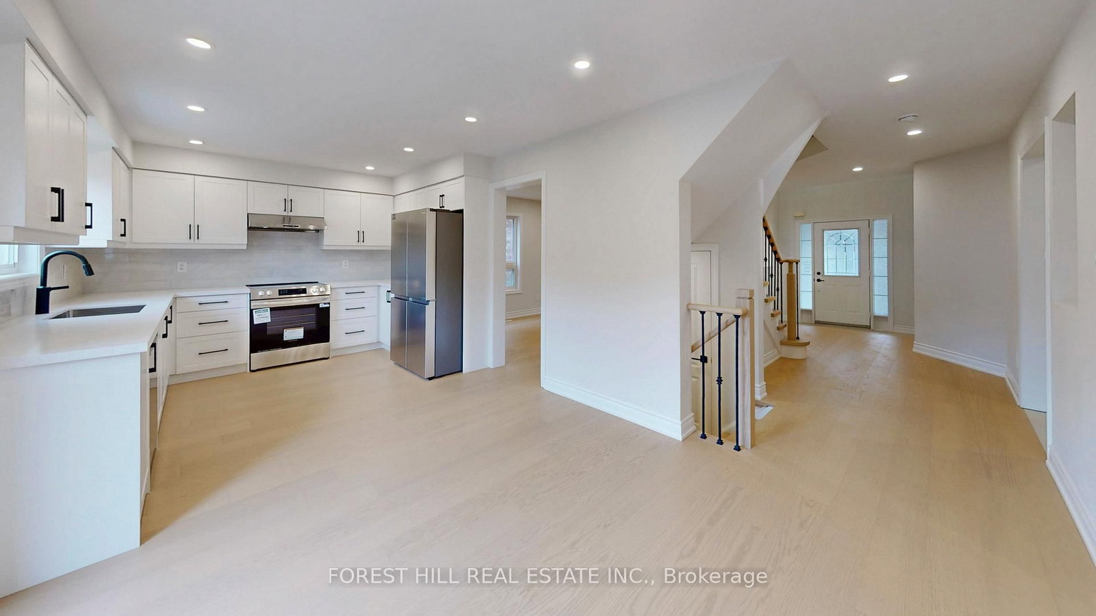 Detached House for sale at 10 Reddenhurst Crescent, Georgina, Ontario, L4P 4G1 - Keswick South - MLS: N12938824