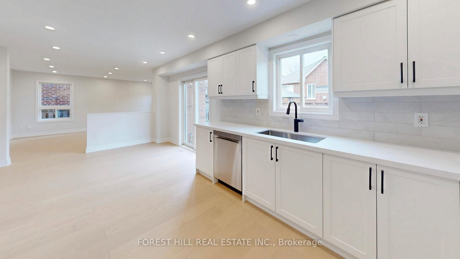 Detached House for sale at 10 Reddenhurst Crescent, Georgina, Ontario, L4P 4G1 - Keswick South - MLS: N12938824