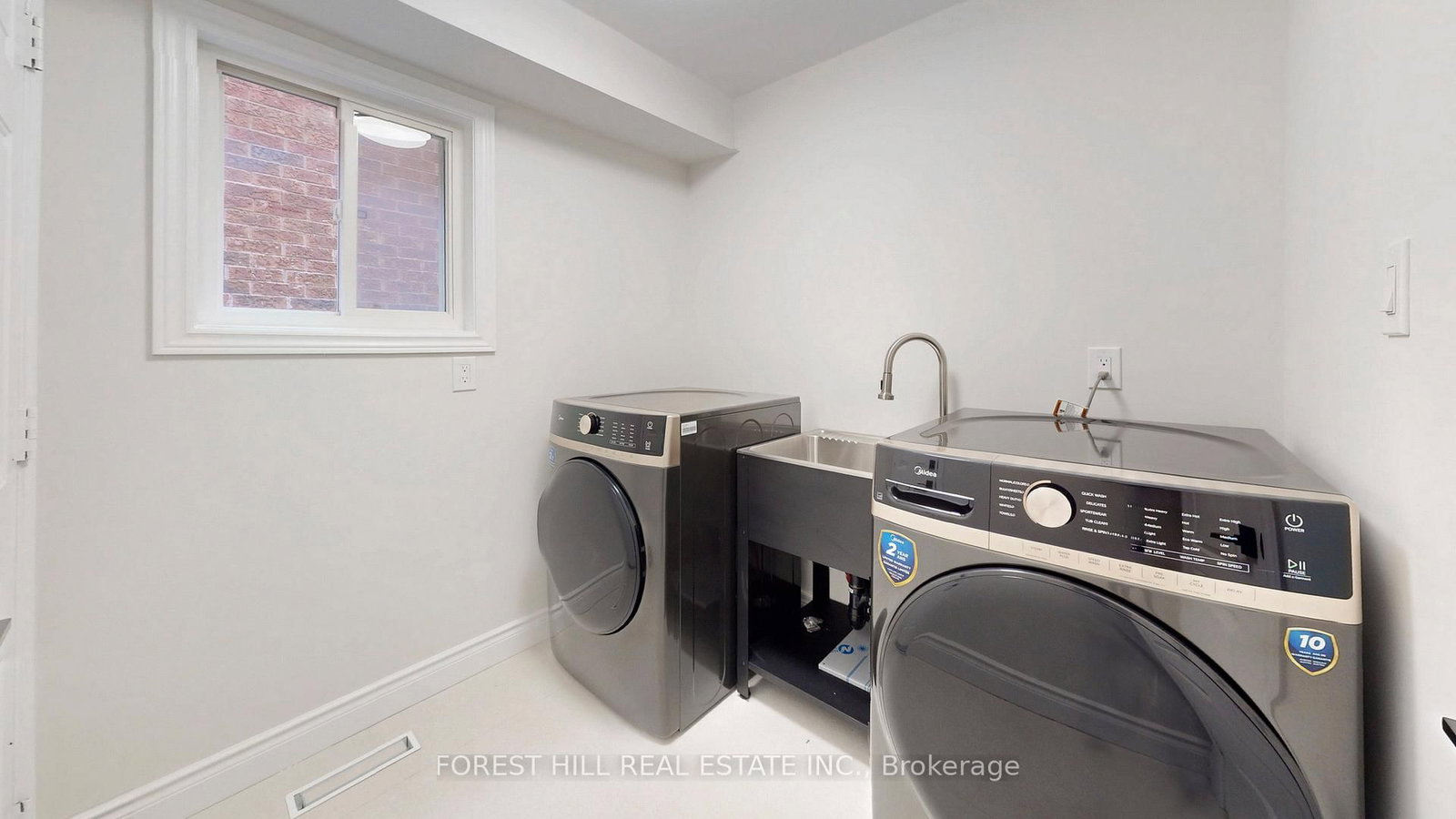 Detached House for sale at 10 Reddenhurst Crescent, Georgina, Ontario, L4P 4G1 - Keswick South - MLS: N12938824