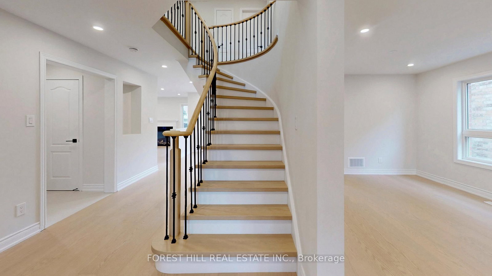 Detached House for sale at 10 Reddenhurst Crescent, Georgina, Ontario, L4P 4G1 - Keswick South - MLS: N12938824