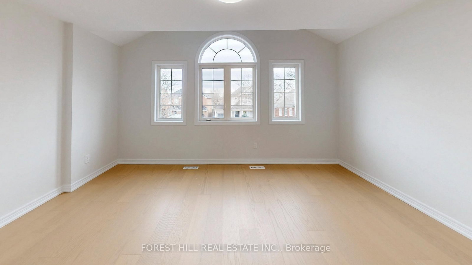 Detached House for sale at 10 Reddenhurst Crescent, Georgina, Ontario, L4P 4G1 - Keswick South - MLS: N12938824