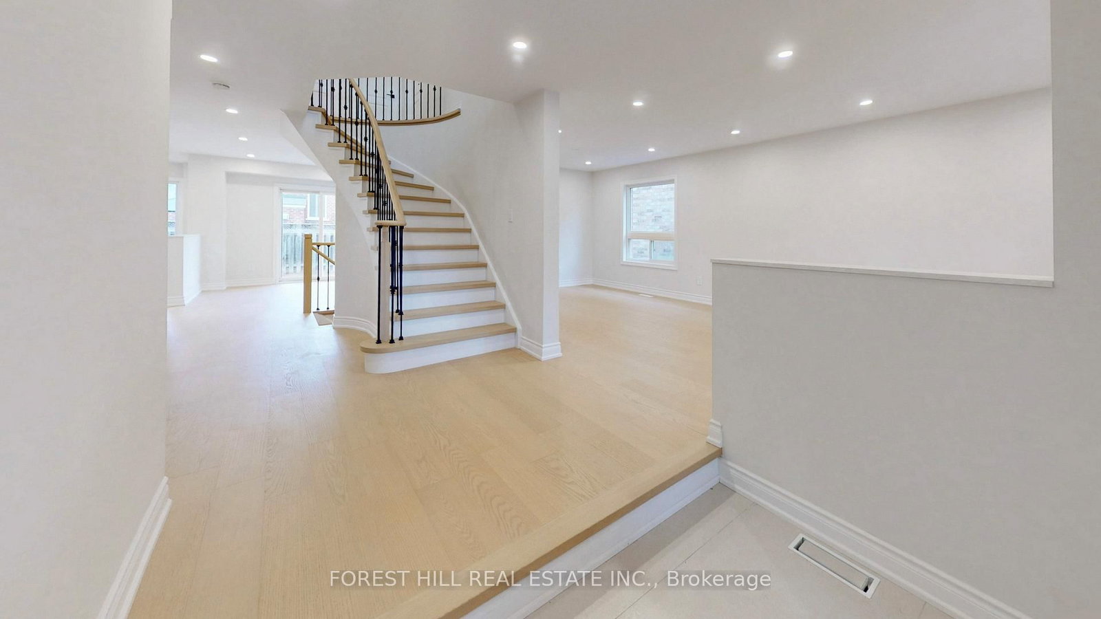 Detached House for sale at 10 Reddenhurst Crescent, Georgina, Ontario, L4P 4G1 - Keswick South - MLS: N12938824