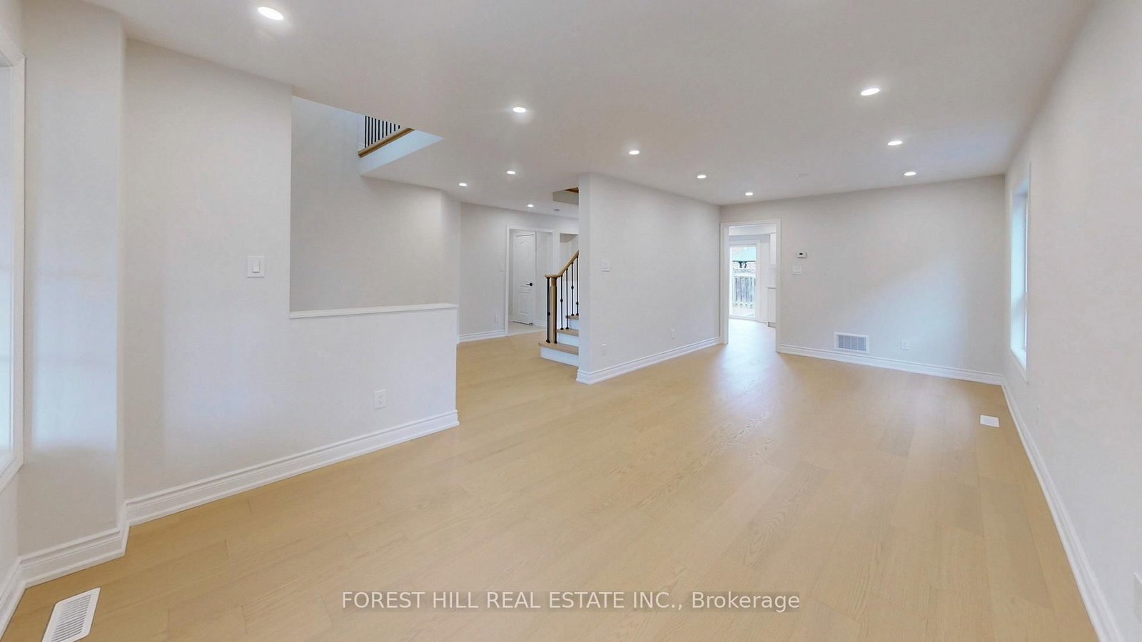 Detached House for sale at 10 Reddenhurst Crescent, Georgina, Ontario, L4P 4G1 - Keswick South - MLS: N12938824