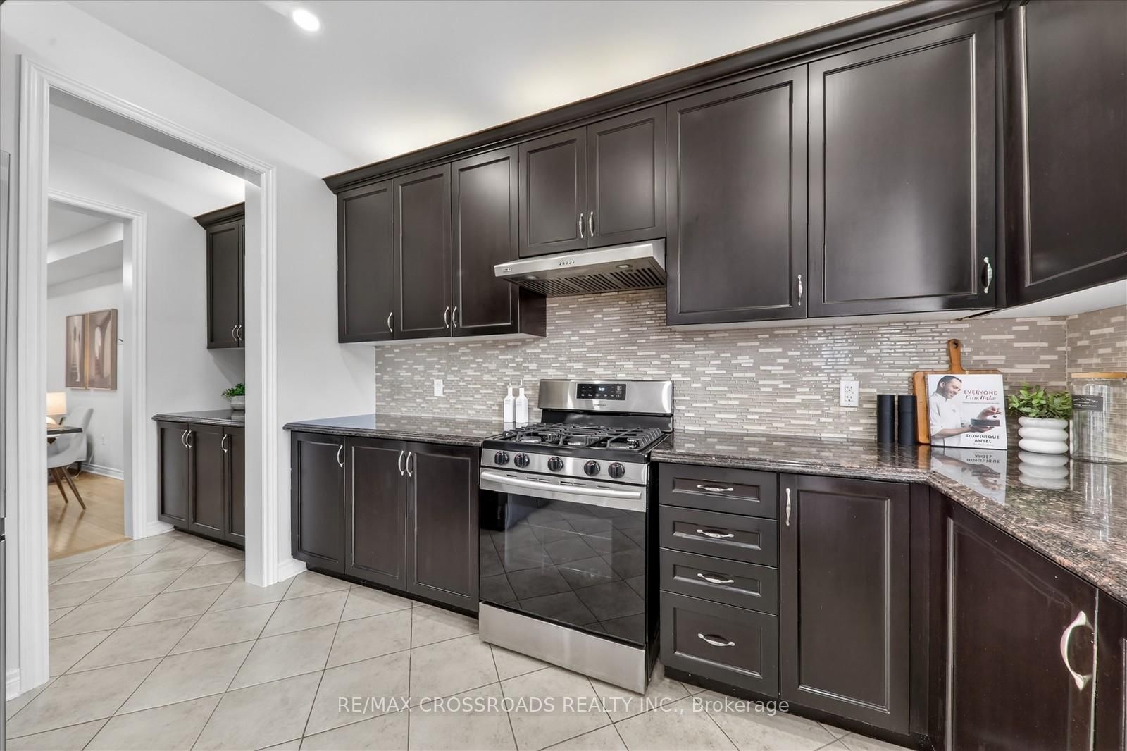 Detached House for sale at 10 Sedore Street, Markham, Ontario, L6E 0K2 - Greensborough - MLS: N12939244