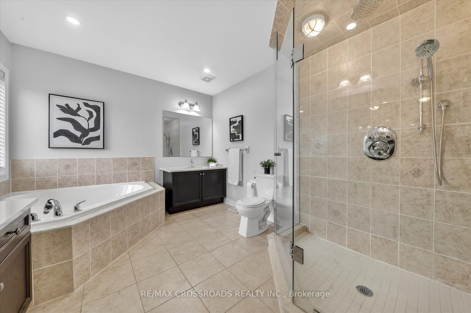 Detached House for sale at 10 Sedore Street, Markham, Ontario, L6E 0K2 - Greensborough - MLS: N12939244