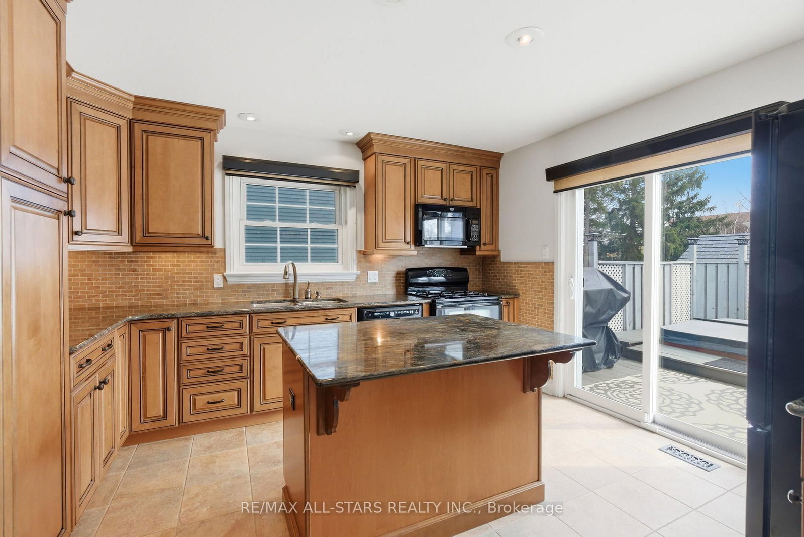 154 Brock Street E - Photo 5