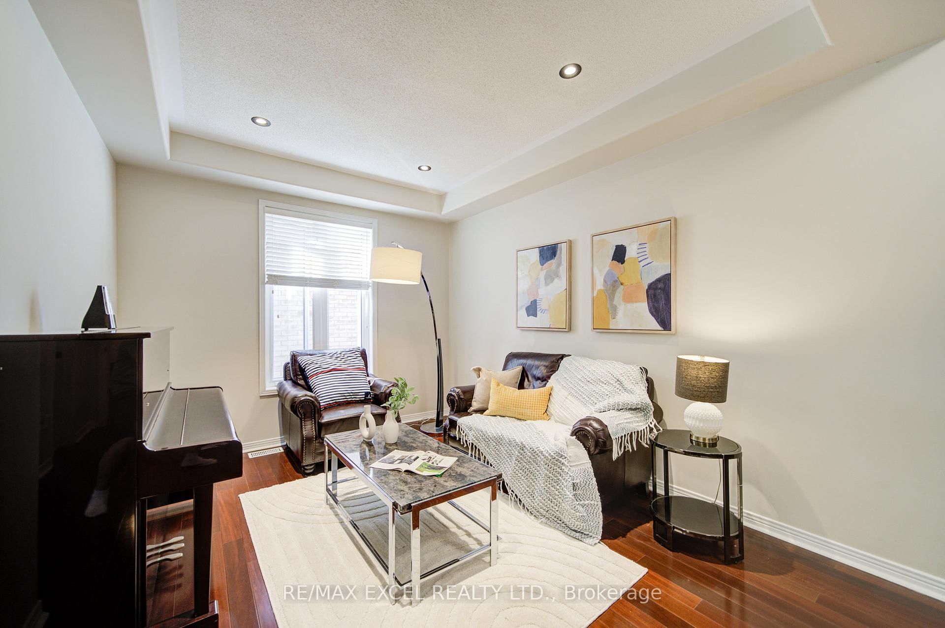 8 Hollylane Drive